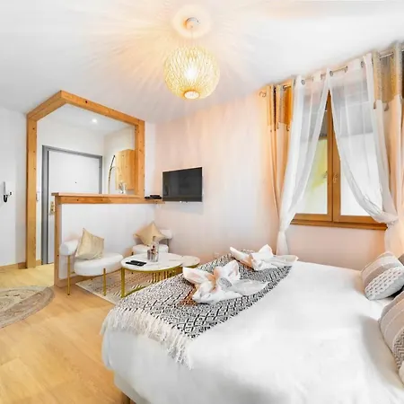 Au Petit Lion, Centre Garage Gratuit *