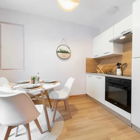 Au Petit Lion, Centre Garage Gratuit *